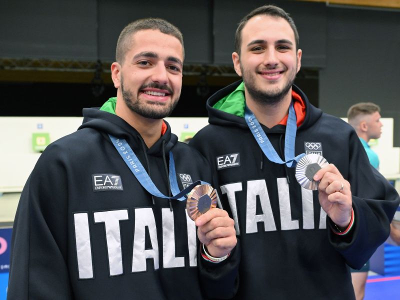 argento bronzo pistola m maldini monna foto mezzelani gmt75 argento bronzo pistola m maldini monna foto mezzelani gmt75