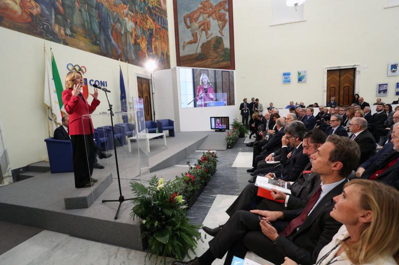 stati generali sport rosso  foto mezzelani-pagliaricci gmt611 stati generali sport rosso  foto mezzelani-pagliaricci gmt611