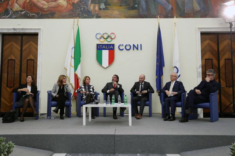 stati generali sport rosso  foto mezzelani-pagliaricci gmt614 stati generali sport rosso  foto mezzelani-pagliaricci gmt614