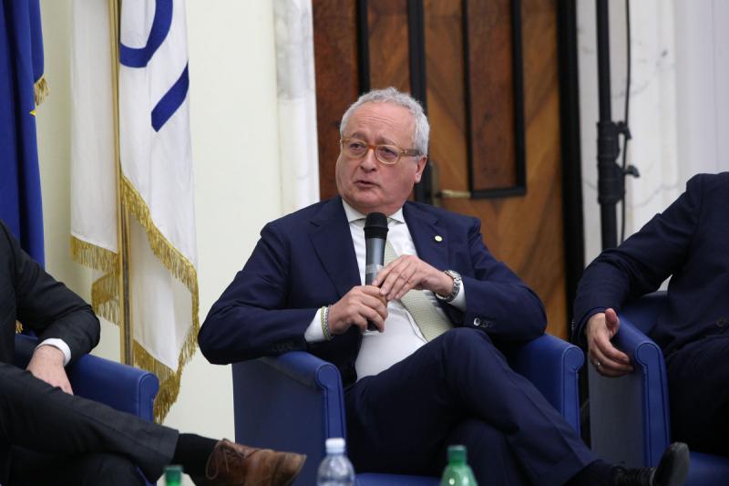 stati generali sport rosso  foto mezzelani-pagliaricci gmt658 stati generali sport rosso  foto mezzelani-pagliaricci gmt658