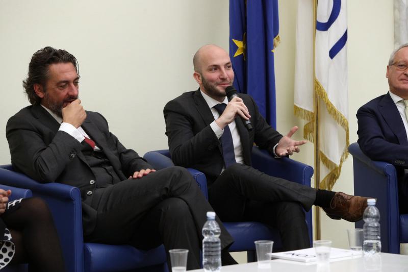 stati generali sport rosso  foto mezzelani-pagliaricci gmt665 stati generali sport rosso  foto mezzelani-pagliaricci gmt665