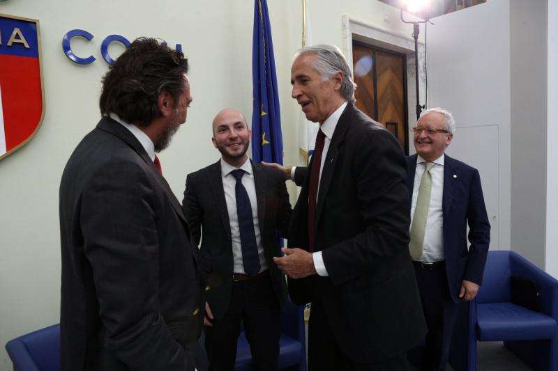 stati generali sport rosso  foto mezzelani-pagliaricci gmt670 stati generali sport rosso  foto mezzelani-pagliaricci gmt670