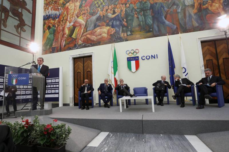 stati generali sport nero  foto mezzelani-pagliaricci gmt429 stati generali sport nero  foto mezzelani-pagliaricci gmt429