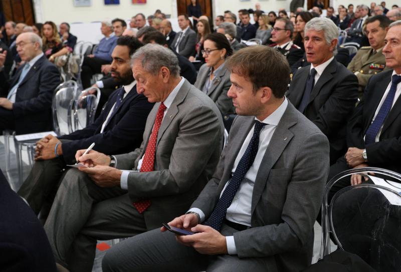 stati generali sport nero  foto mezzelani-pagliaricci gmt431 stati generali sport nero  foto mezzelani-pagliaricci gmt431