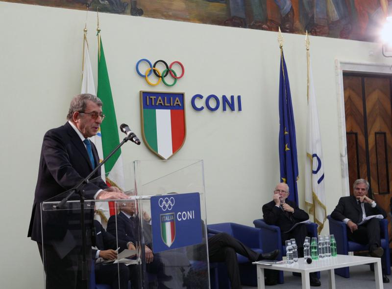 stati generali sport nero  foto mezzelani-pagliaricci gmt432 stati generali sport nero  foto mezzelani-pagliaricci gmt432