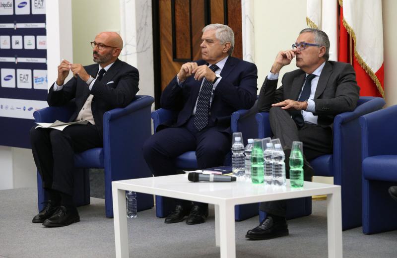 stati generali sport nero  foto mezzelani-pagliaricci gmt437 stati generali sport nero  foto mezzelani-pagliaricci gmt437