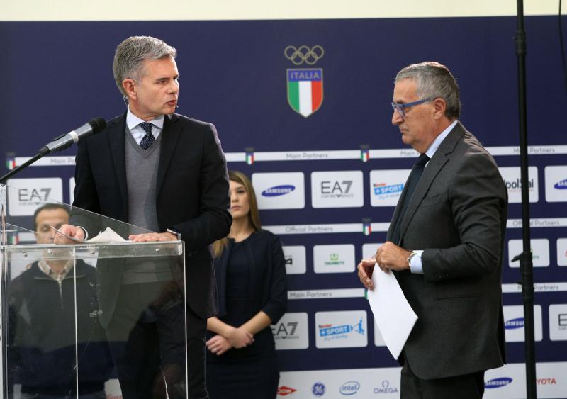 stati generali sport nero  foto mezzelani-pagliaricci gmt444 stati generali sport nero  foto mezzelani-pagliaricci gmt444