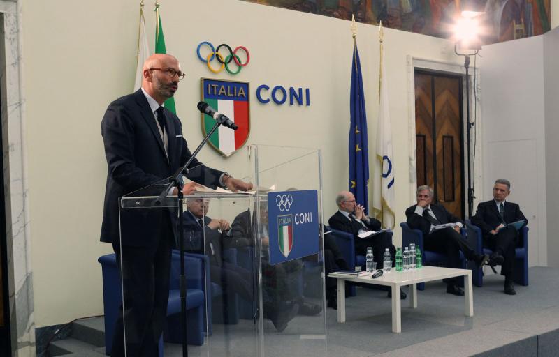 stati generali sport nero  foto mezzelani-pagliaricci gmt465 stati generali sport nero  foto mezzelani-pagliaricci gmt465