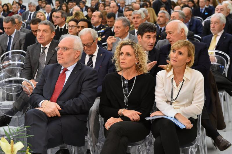 stati generali sport nero  foto mezzelani-pagliaricci gmt480 stati generali sport nero  foto mezzelani-pagliaricci gmt480