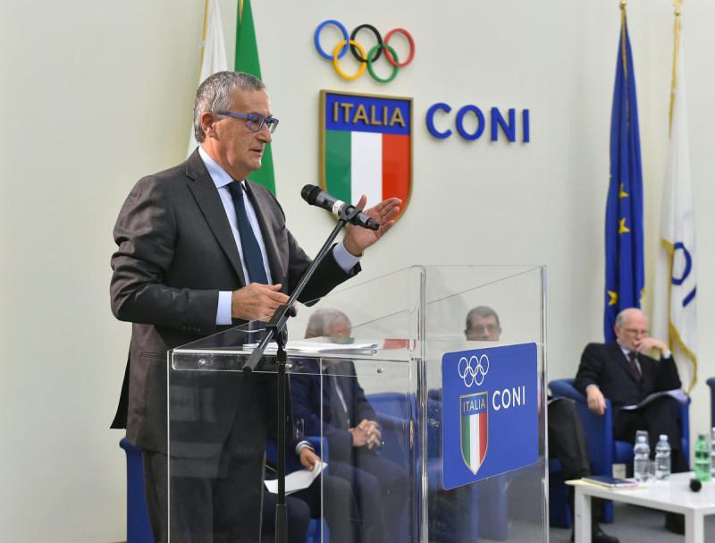 stati generali sport nero  foto mezzelani-pagliaricci gmt484 stati generali sport nero  foto mezzelani-pagliaricci gmt484