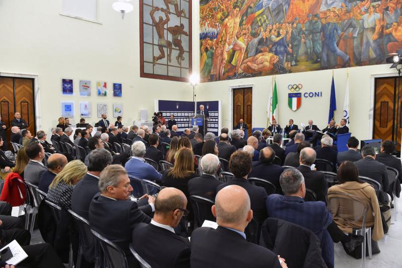 stati generali sport nero  foto mezzelani-pagliaricci gmt492 stati generali sport nero  foto mezzelani-pagliaricci gmt492