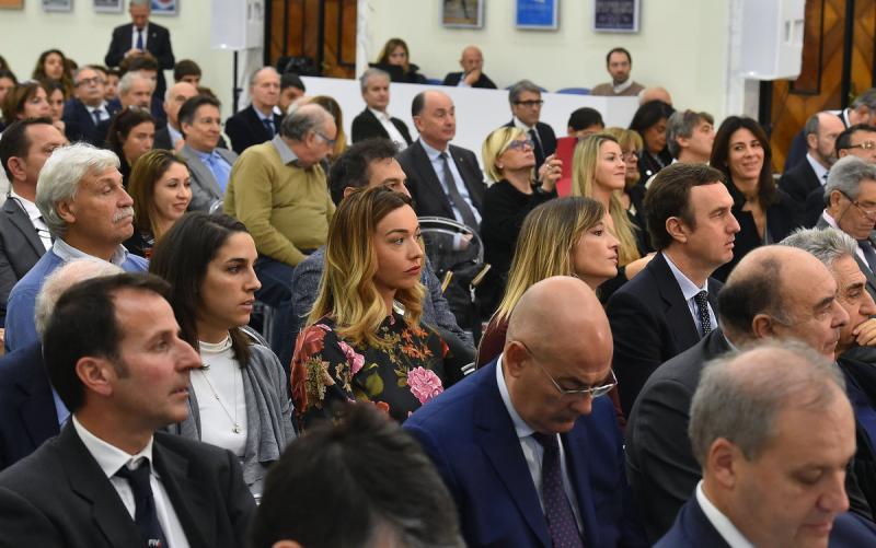 stati generali sport nero  foto mezzelani-pagliaricci gmt513 stati generali sport nero  foto mezzelani-pagliaricci gmt513