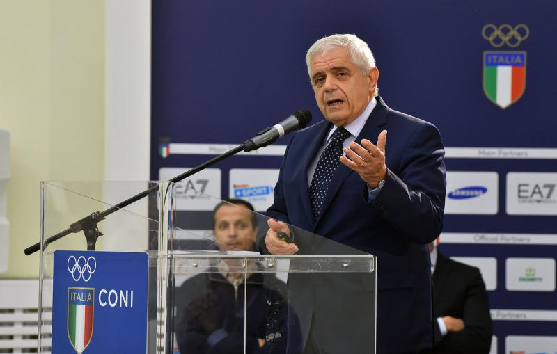 stati generali sport nero  foto mezzelani-pagliaricci gmt515 stati generali sport nero  foto mezzelani-pagliaricci gmt515