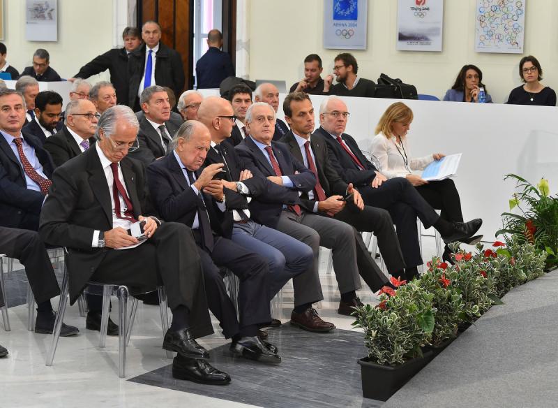 stati generali sport nero  foto mezzelani-pagliaricci gmt517 stati generali sport nero  foto mezzelani-pagliaricci gmt517