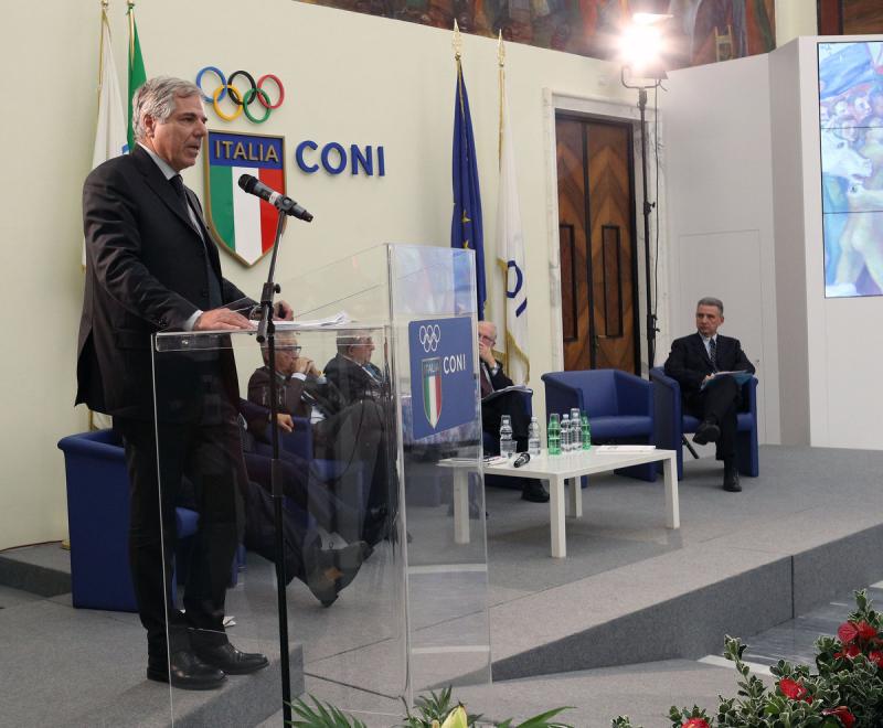 stati generali sport nero  foto mezzelani-pagliaricci gmt534 stati generali sport nero  foto mezzelani-pagliaricci gmt534