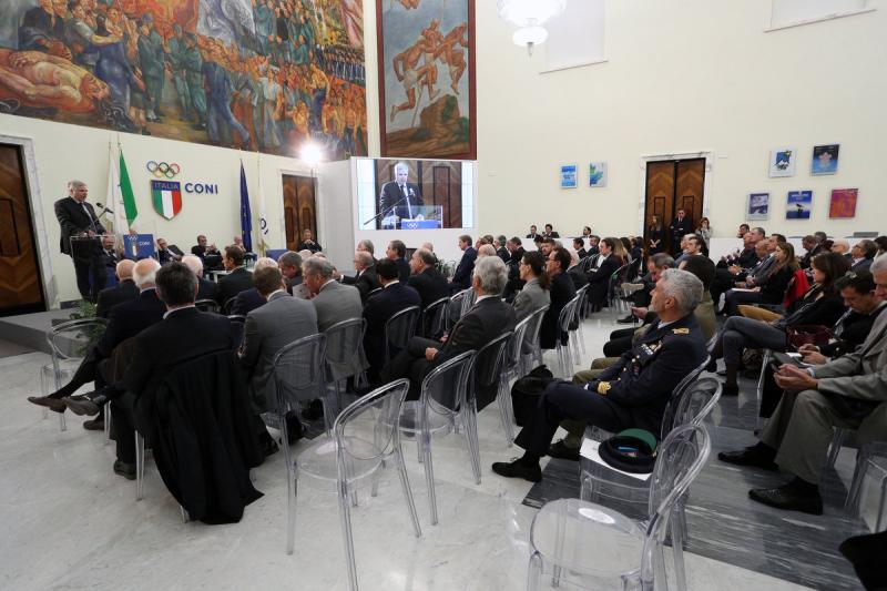 stati generali sport nero  foto mezzelani-pagliaricci gmt538 stati generali sport nero  foto mezzelani-pagliaricci gmt538