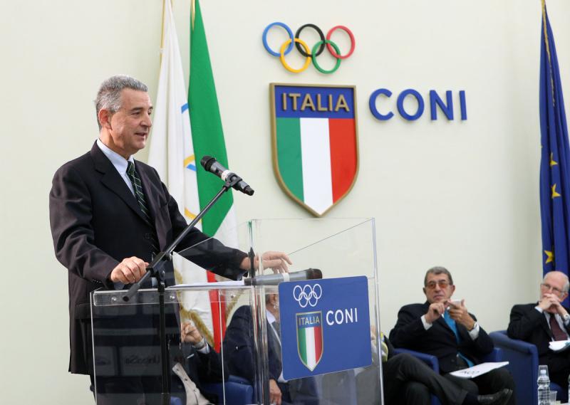 stati generali sport nero  foto mezzelani-pagliaricci gmt546 stati generali sport nero  foto mezzelani-pagliaricci gmt546