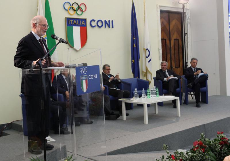 stati generali sport nero  foto mezzelani-pagliaricci gmt554 stati generali sport nero  foto mezzelani-pagliaricci gmt554