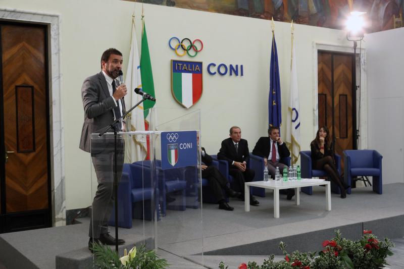 stati generali sport nero  foto mezzelani-pagliaricci gmt562 stati generali sport nero  foto mezzelani-pagliaricci gmt562