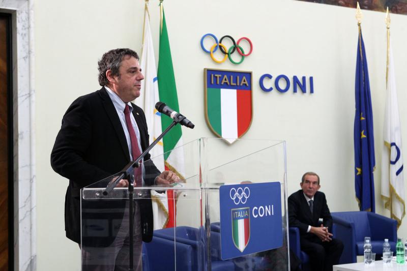 stati generali sport nero  foto mezzelani-pagliaricci gmt563 stati generali sport nero  foto mezzelani-pagliaricci gmt563