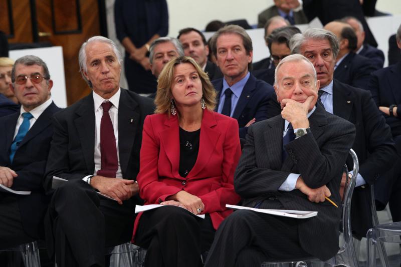 stati generali sport nero  foto mezzelani-pagliaricci gmt598 stati generali sport nero  foto mezzelani-pagliaricci gmt598