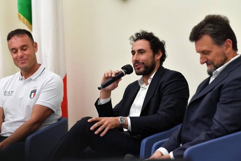 stronger toghether Foto Mezzelani GMT167 stronger toghether Foto Mezzelani GMT167