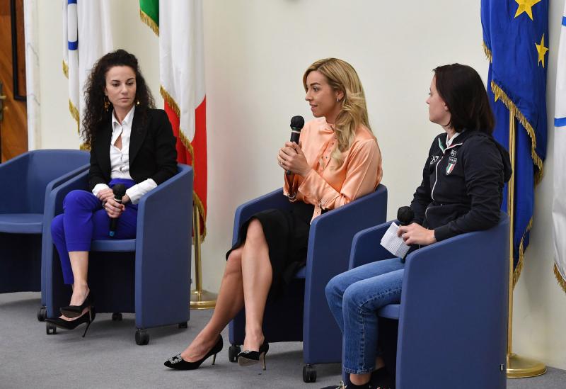 stronger toghether Foto Mezzelani GMT174 stronger toghether Foto Mezzelani GMT174