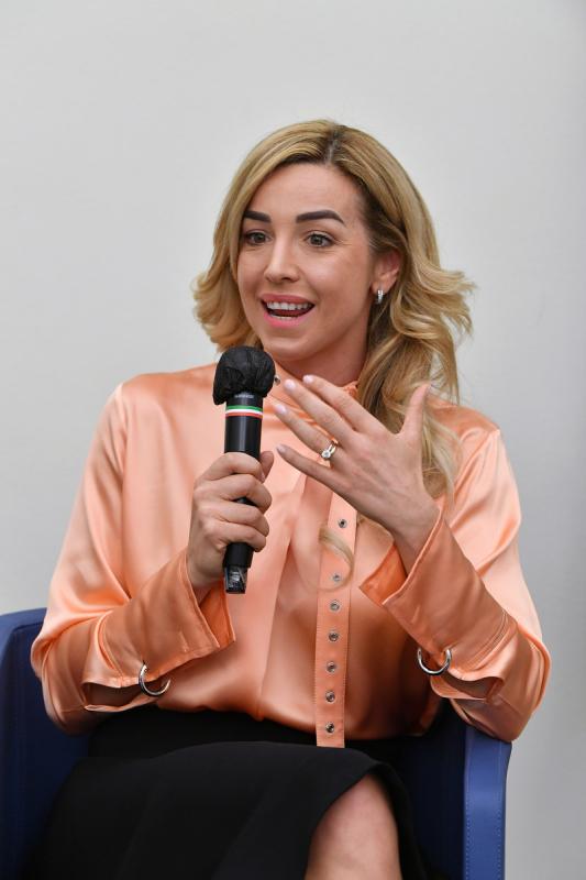 stronger toghether Foto Mezzelani GMT187 stronger toghether Foto Mezzelani GMT187