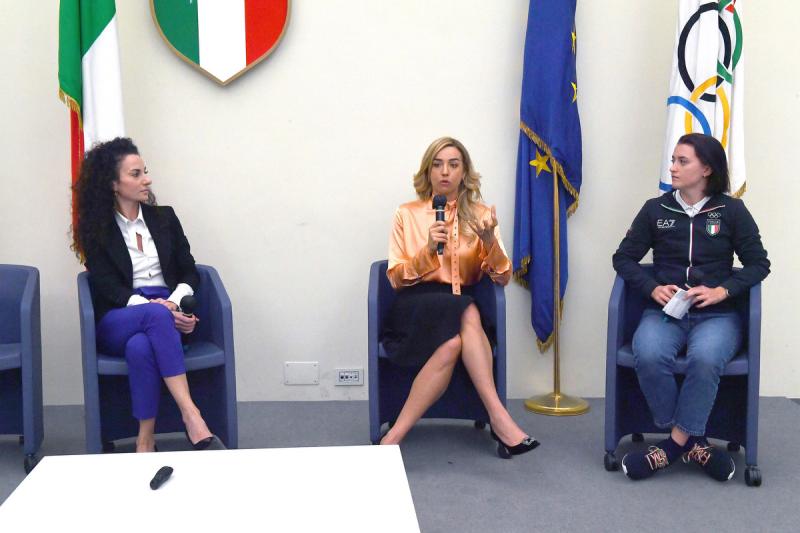 stronger toghether Foto Mezzelani GMT211 stronger toghether Foto Mezzelani GMT211