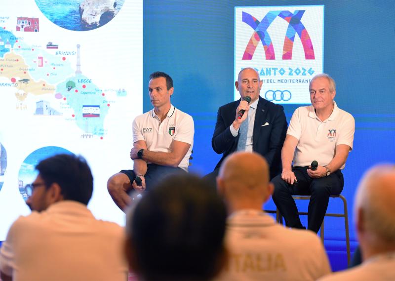 Taranto 26 conferenza foto Simone Ferraro SFA_7625 copia Taranto 26 conferenza foto Simone Ferraro SFA_7625 copia