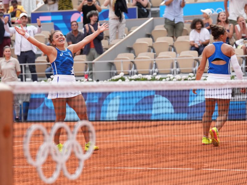 oro tennis doppio errani sara   paolini jasmine ita vs andreeva mirra   shnaider diana ain sfe00408 simone ferraro ph oro tennis doppio errani sara   paolini jasmine ita vs andreeva mirra   shnaider diana ain sfe00408 simone ferraro ph