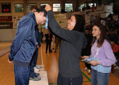 Trofeo CONI 2022, primo giorno di gare. Alice Volpi premia i campioni del fioretto