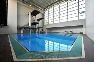 piscina_tuffi_acqua_20220711_1844469087