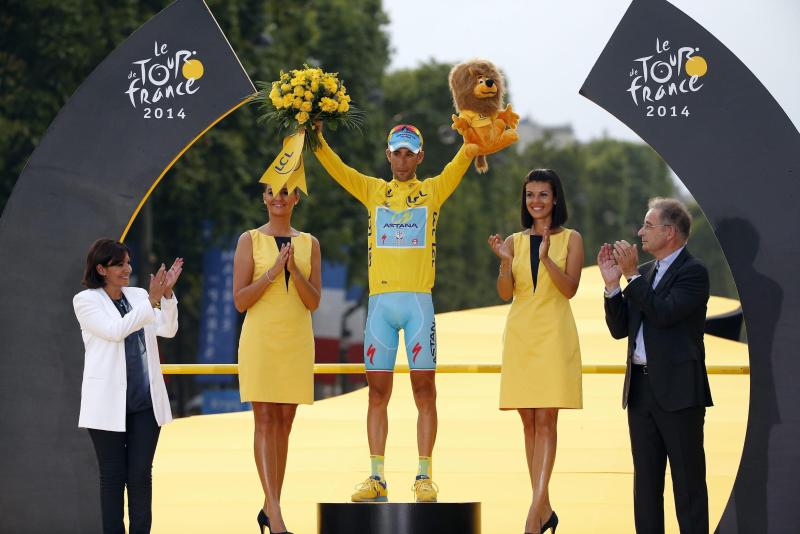 Vincenzo Nibali Premiazione 02 Vincenzo Nibali Premiazione 02