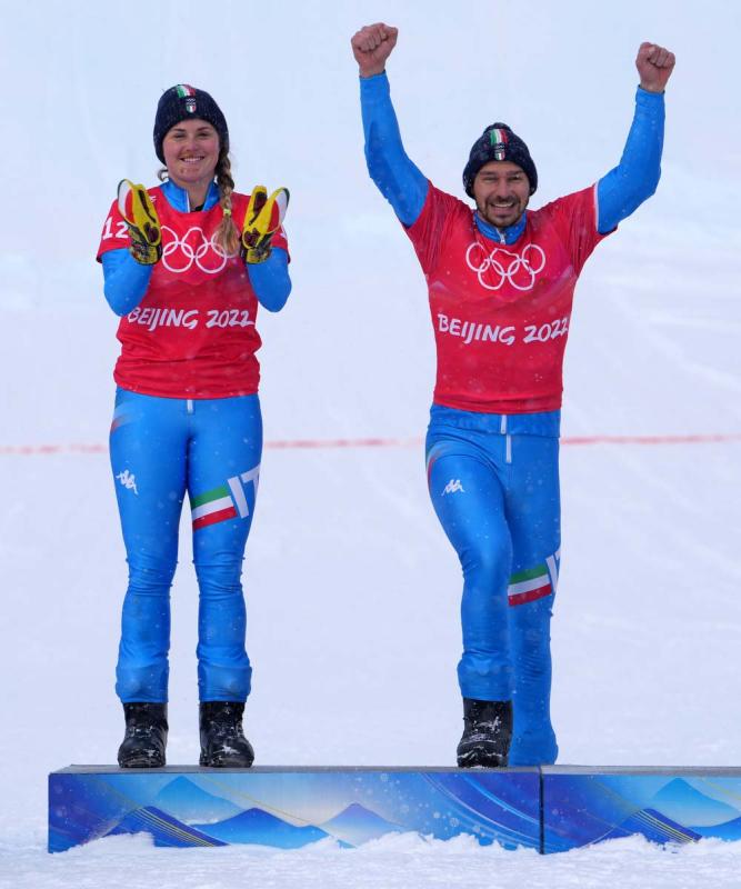 220212 Visintin Moioli ITA Snowboard Cross Mixed Team ARGENTO Ph Luca Pagliaricci LUC02728 copia 220212 Visintin Moioli ITA Snowboard Cross Mixed Team ARGENTO Ph Luca Pagliaricci LUC02728 copia