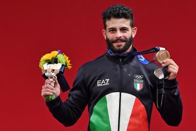Weightlifter Pizzolato strikes bronze for Italy