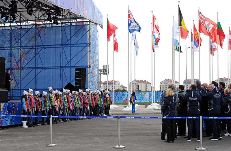 alzabandiera foto ferraro mezzelani gmt 003 alzabandiera foto ferraro mezzelani gmt 003