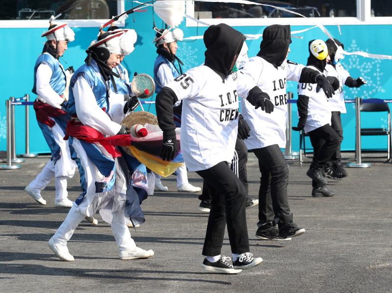 180208 27 Welcome Ceremony Ferraro-Pagliaricci - GMT 180208 27 Welcome Ceremony Ferraro-Pagliaricci - GMT