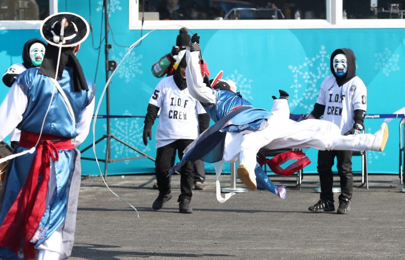 180208 28 Welcome Ceremony Ferraro-Pagliaricci - GMT 180208 28 Welcome Ceremony Ferraro-Pagliaricci - GMT