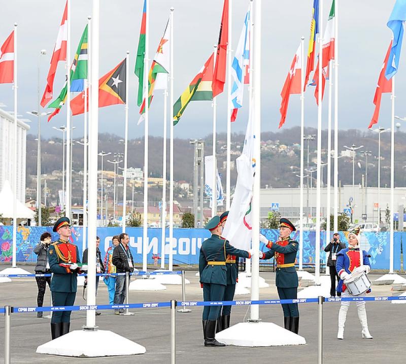 alzabandiera foto ferraro mezzelani gmt 007 alzabandiera foto ferraro mezzelani gmt 007