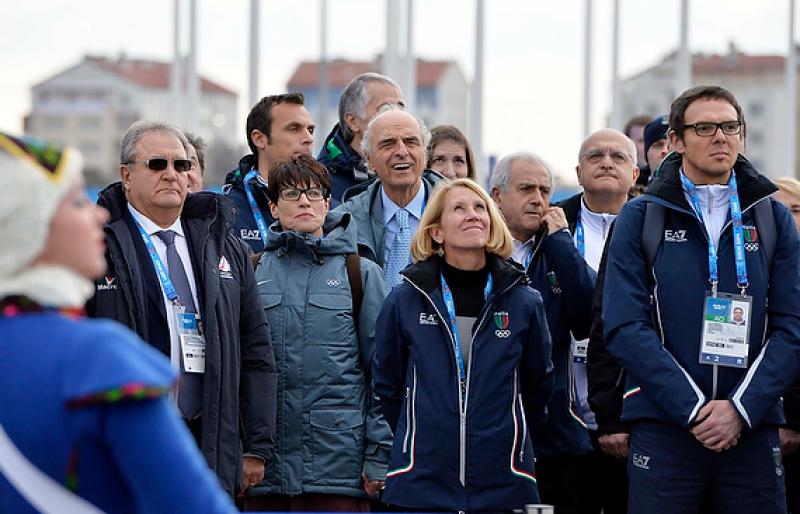 alzabandiera foto ferraro mezzelani gmt 077 alzabandiera foto ferraro mezzelani gmt 077