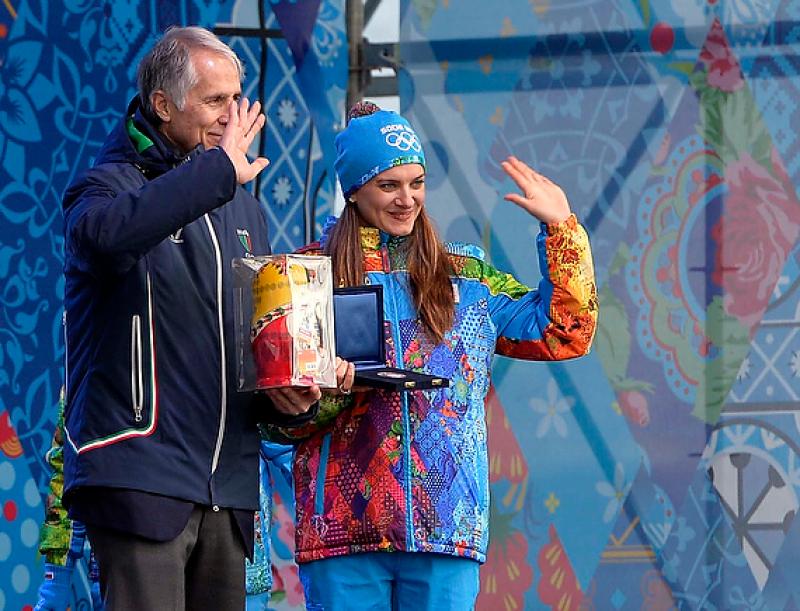 alzabandiera foto ferraro mezzelani gmt 103 alzabandiera foto ferraro mezzelani gmt 103