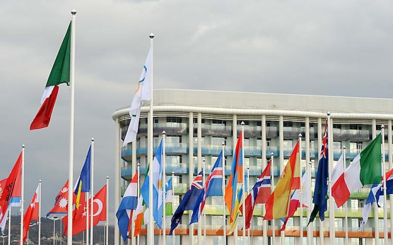 alzabandiera foto ferraro mezzelani gmt 123 alzabandiera foto ferraro mezzelani gmt 123