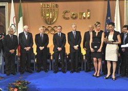 CONI: Consegnati i Collari d'Oro e i Diplomi d'Onore. Il Presidente del Consiglio Monti entusiasta dei campioni azzurri, parla di Roma 2020: "Sarebbe stata la candidatura vincente". Petrucci: "Lo spread nello sport lo detta il nostro Paese"