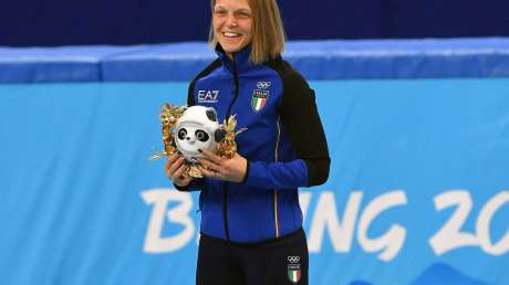 ARIANNA FONTANA  oro cerimonia fiori foto mezzelani gmt121