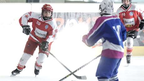 2218 Hockey 151 ph Simone Ferraro 27-SFA09042