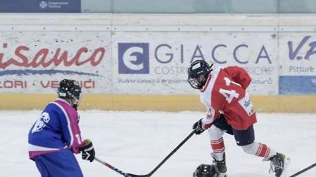 2218 Hockey 155 ph Simone Ferraro 23-SFA09119