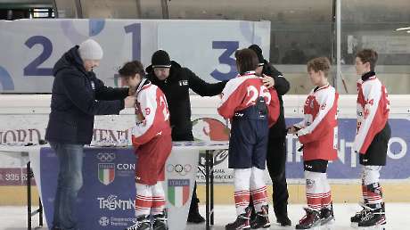 2218 Hockey 162 ph Simone Ferraro 16-SFA09233