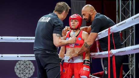 Kickboxing Nicole PERONA v Emine ARSLAN (TUR) Ph Simone Ferraro SFA02636 copia