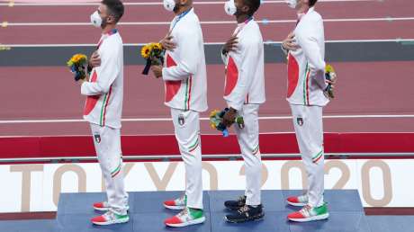 Staffetta 4x100m Premiazione ORO Foto Luca Pagliaricci GMT PAG05017 copia